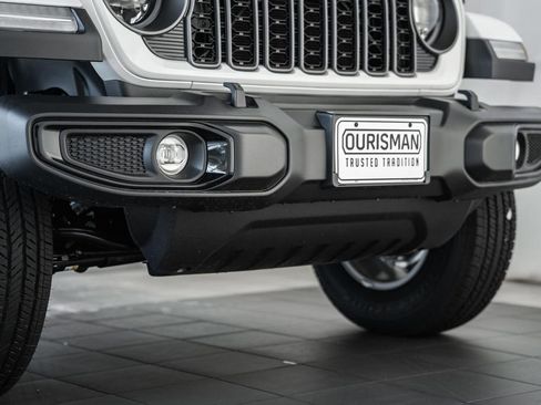 New 2025 Jeep Gladiator Sport image 12