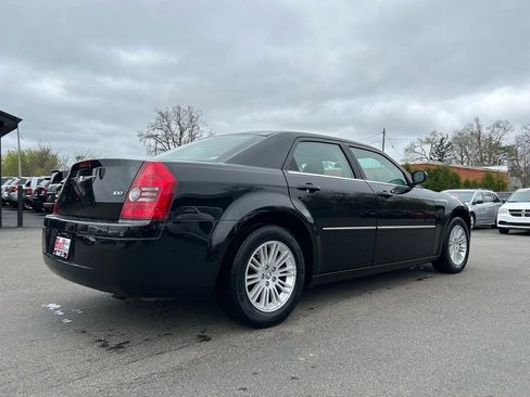 Used 2009 Chrysler 300 LX image 11