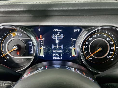 Used 2021 Jeep Wrangler Unlimited Sahara AWD/4WD image 18