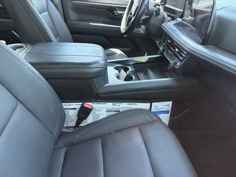 Used 2025 Chevrolet Suburban LT w/ Comfort Package AWD/4WD image 8