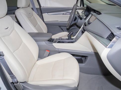 Used 2022 Cadillac XT5 Premium Luxury image 15