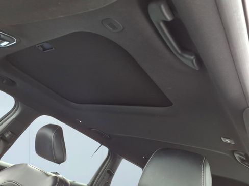 Used 2023 Jeep Grand Cherokee L Laredo image 3