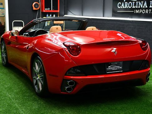 Used 2014 Ferrari California RWD image 9
