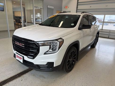 Used 2024 GMC Terrain SLE w/ Driver Convenience Package AWD/4WD image 5