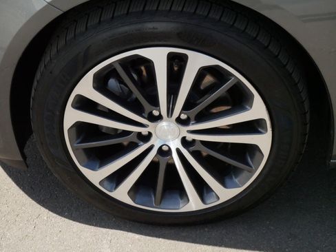 Used 2018 Buick Regal Essence w/ Driver Confidence Package #1 AWD/4WD image 15