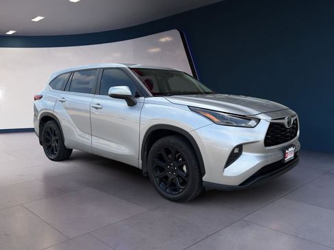 Used 2023 Toyota Highlander LE FWD image 7