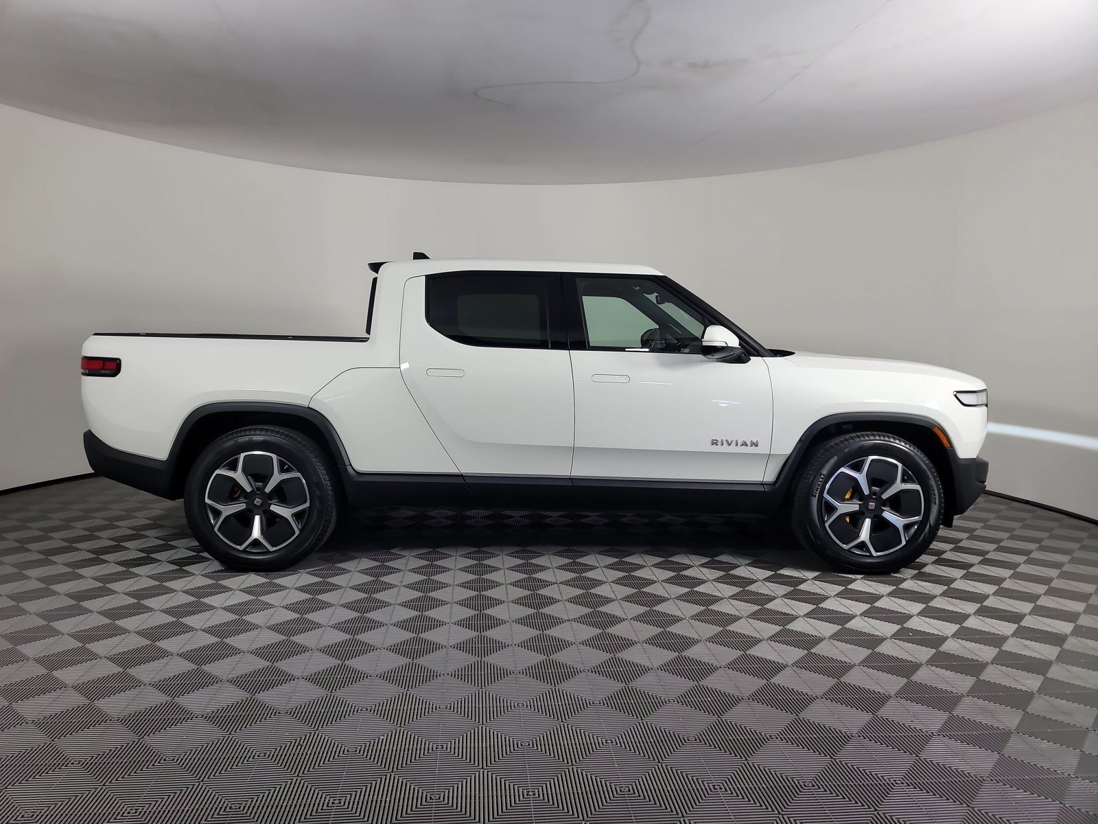 Used 2022 Rivian R1T Adventure AWD/4WD image 6