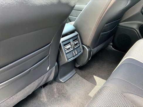 Used 2025 Subaru Forester Premium AWD/4WD image 24