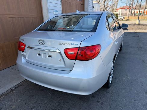 Used 2010 Hyundai Elantra w/ Comfort Pkg 2 FWD image 3