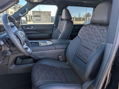 New 2026 Nissan Armada Platinum image 18