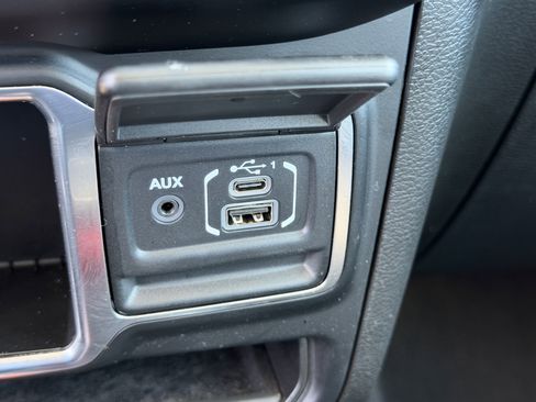 Used 2023 Jeep Gladiator Sport image 18