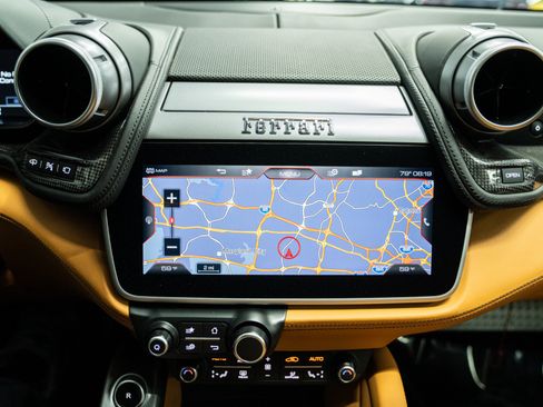 Used 2018 Ferrari GTC4Lusso AWD/4WD image 16