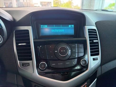 Used 2014 Chevrolet Cruze LT FWD image 2
