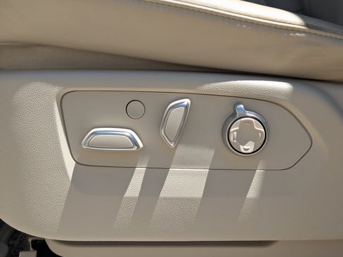 Used 2022 Cadillac Escalade Premium Luxury Platinum image 32