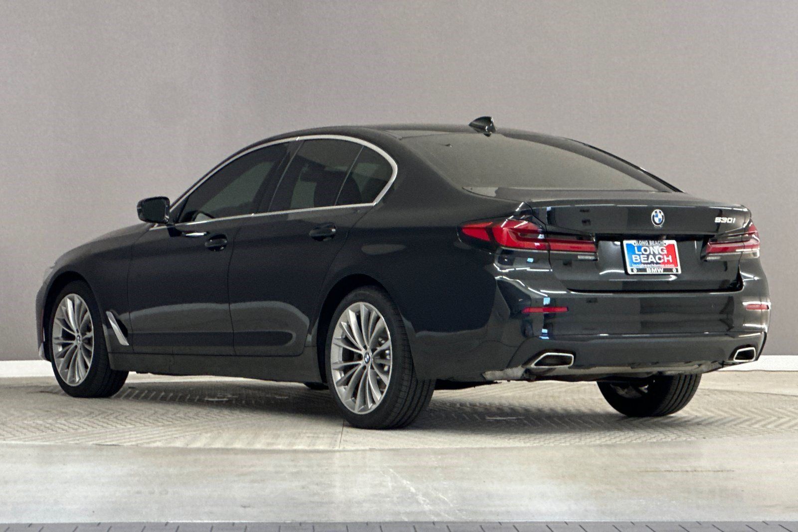Certified 2023 BMW 530i w/ Convenience Package RWD image 3