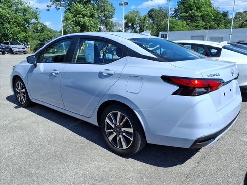 Used 2025 Nissan Versa SV FWD image 4