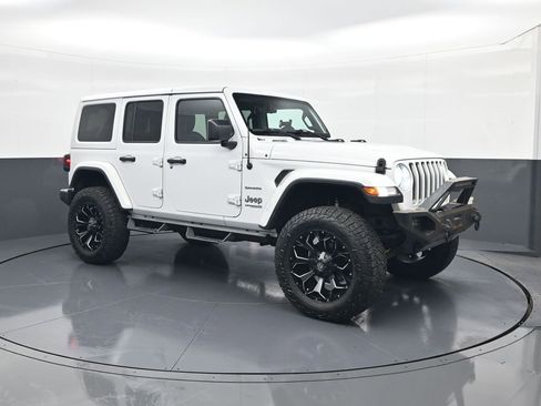 Used 2018 Jeep Wrangler Unlimited Sahara image 1