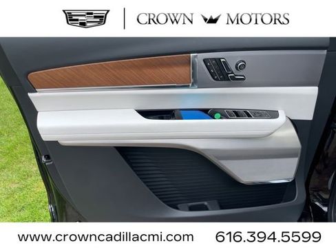 New 2026 Cadillac Vistiq Luxury w/ LPO, Floor Liner Package image 19