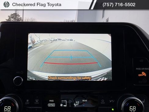 Used 2023 Toyota Highlander XLE image 33