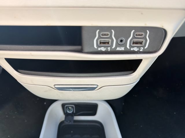 Used 2023 Chrysler Pacifica Touring-L FWD image 32