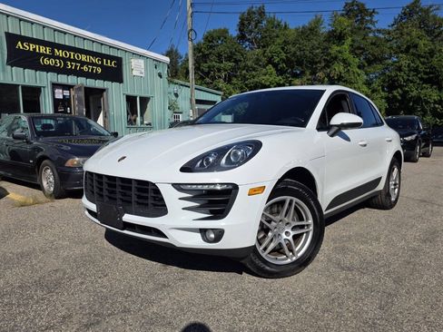 Used 2018 Porsche Macan AWD/4WD image 2