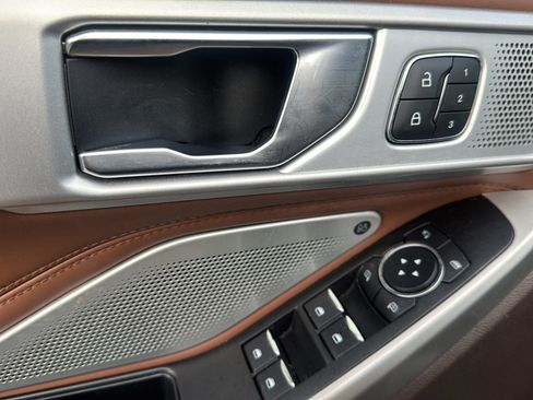 Used 2022 Ford Explorer King Ranch w/ Premium Technology Package image 18