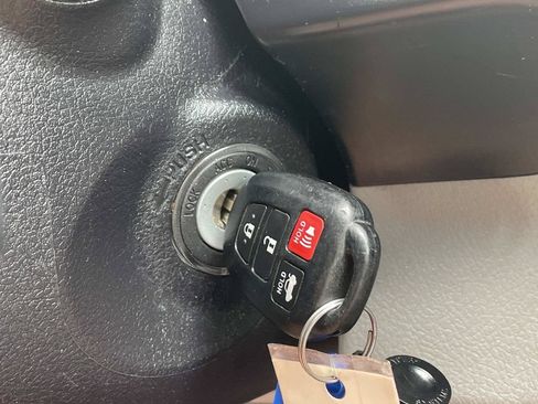 Used 2017 Toyota Camry XLE FWD image 31