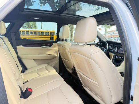 Used 2018 Cadillac XT5 Luxury w/ Driver Awareness Package AWD/4WD image 21