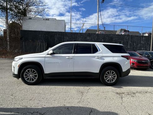 Used 2023 Chevrolet Traverse LT image 6
