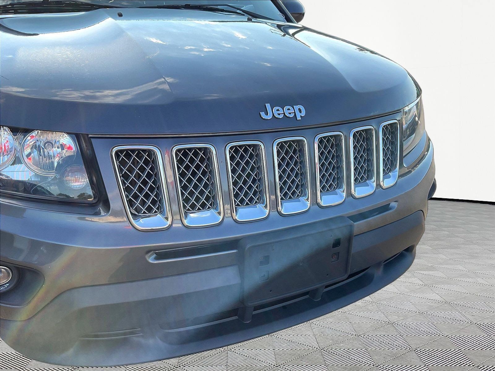 Used 2017 Jeep Compass Latitude AWD/4WD image 32