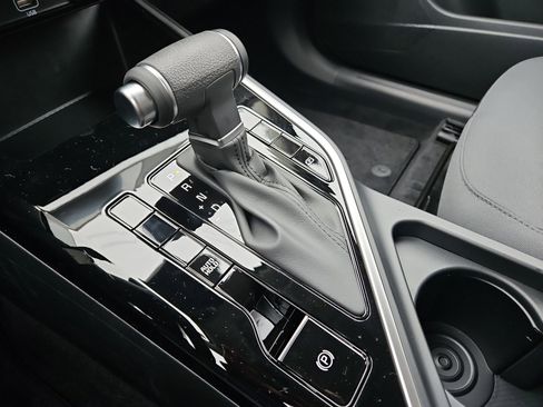 Used 2025 Kia Niro LX image 22