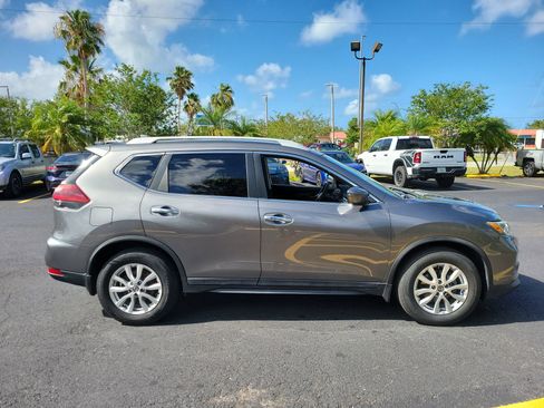 Used 2019 Nissan Rogue S w/ Special Edition Package FWD image 5