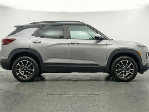Used 2025 Chevrolet TrailBlazer LT image 11