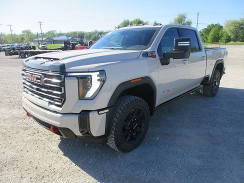 New 2026 GMC Sierra 2500 AT4 w/ AT4 Premium Plus Package AWD/4WD image 11