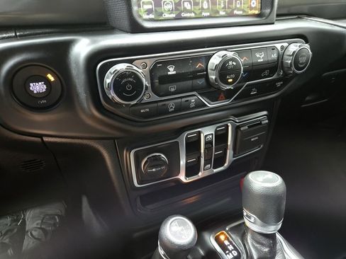 Used 2021 Jeep Wrangler Unlimited Sport image 26