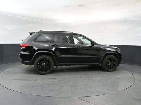 Used 2019 Jeep Grand Cherokee Laredo AWD/4WD image 6