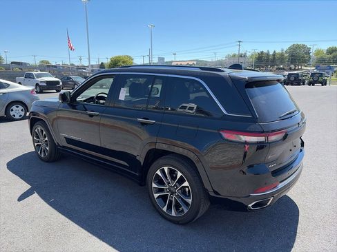 Used 2023 Jeep Grand Cherokee Overland AWD/4WD image 8