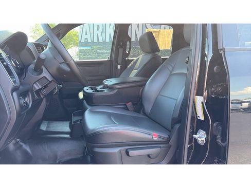Used 2025 RAM 2500 Tradesman w/ Chrome Appearance Group AWD/4WD image 13
