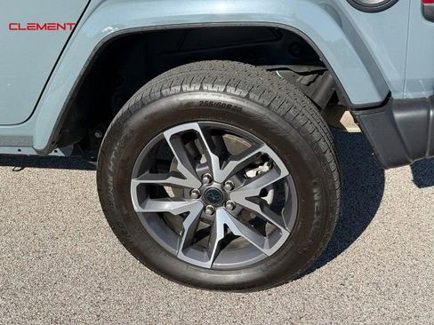 Used 2024 Jeep Wrangler Unlimited w/ Convenience Group AWD/4WD image 4