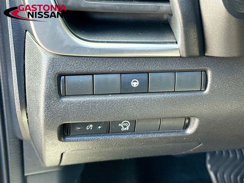 Used 2023 Nissan Rogue SV image 13