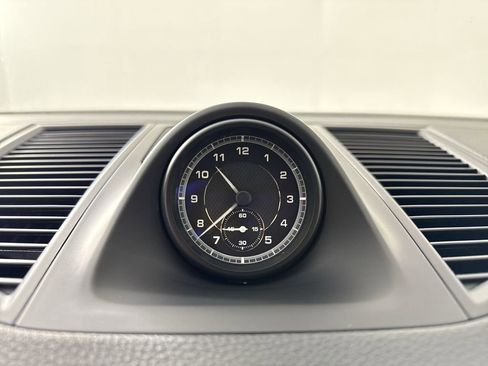 Certified 2023 Porsche Macan image 29