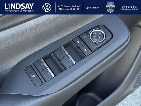 Used 2024 Toyota Prius XLE image 17