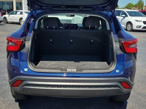 Used 2024 Chevrolet Trax LS w/ LS Convenience Package FWD image 8