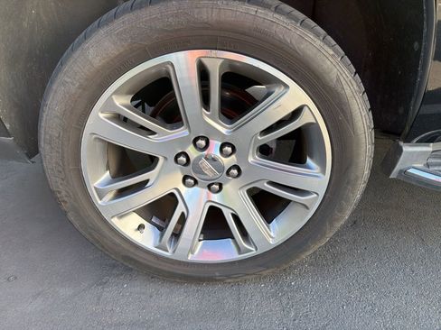 Used 2016 Cadillac Escalade Luxury image 9