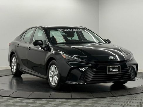 Certified 2025 Toyota Camry LE image 5