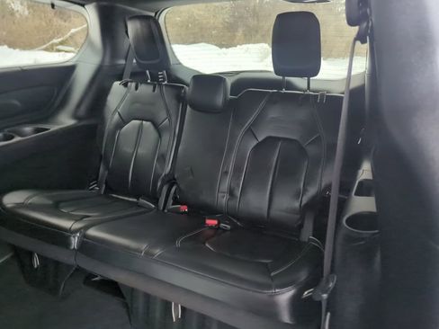 Used 2022 Chrysler Pacifica Touring-L w/ S Appearance Package image 45