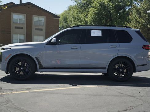 Used 2023 BMW X7 xDrive40i w/ Executive Package AWD/4WD image 2