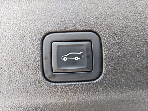 Used 2022 Chevrolet Suburban Premier AWD/4WD image 41