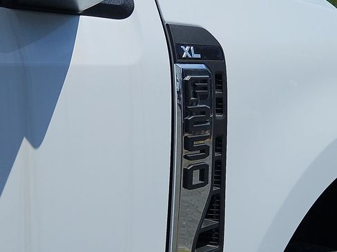 New 2026 Ford F250 XL w/ FX4 Off-Road Package AWD/4WD image 18