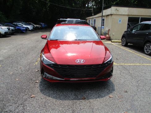 Used 2022 Hyundai Elantra Limited FWD image 12
